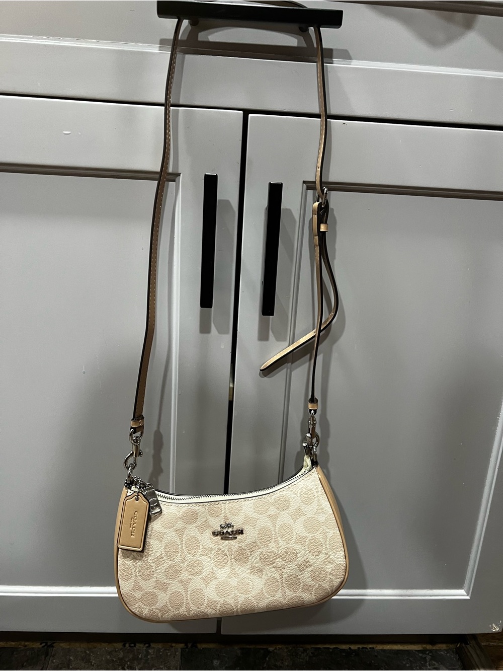 Coach Beige Signature Canvas Shoulder Bag with Tan Trim - Picture 4 of 4